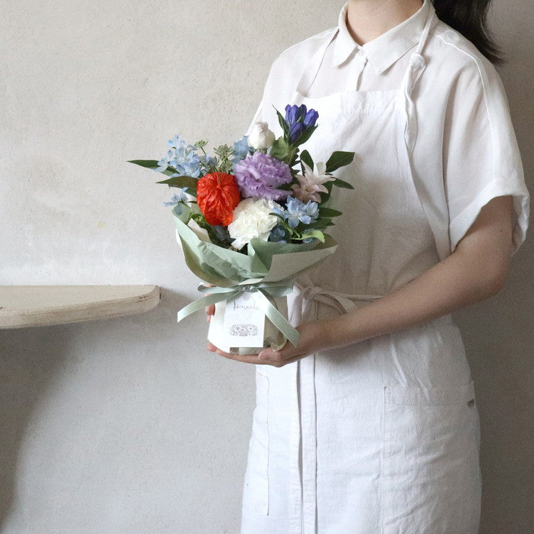 ほおずき お盆に 立つ花束