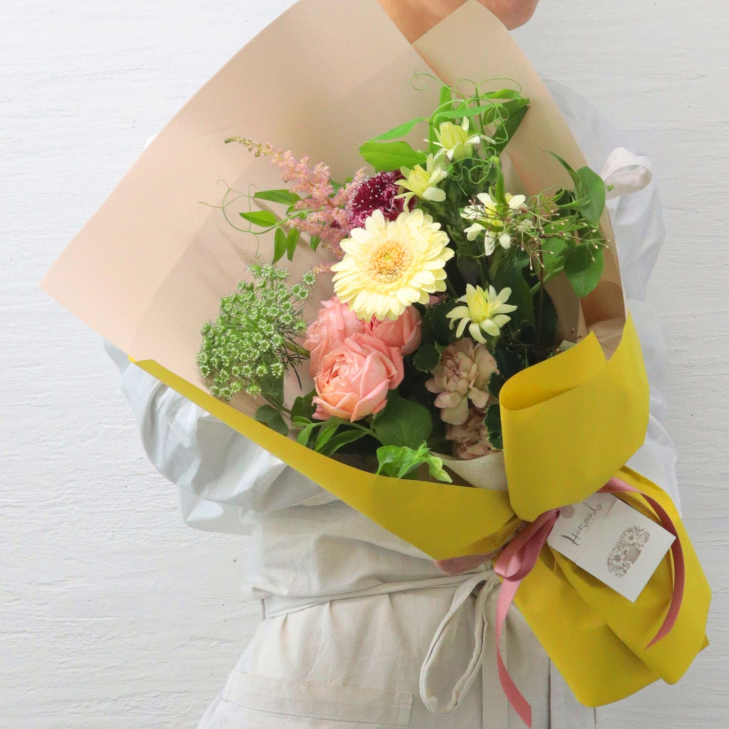 花束 イエローラッピング