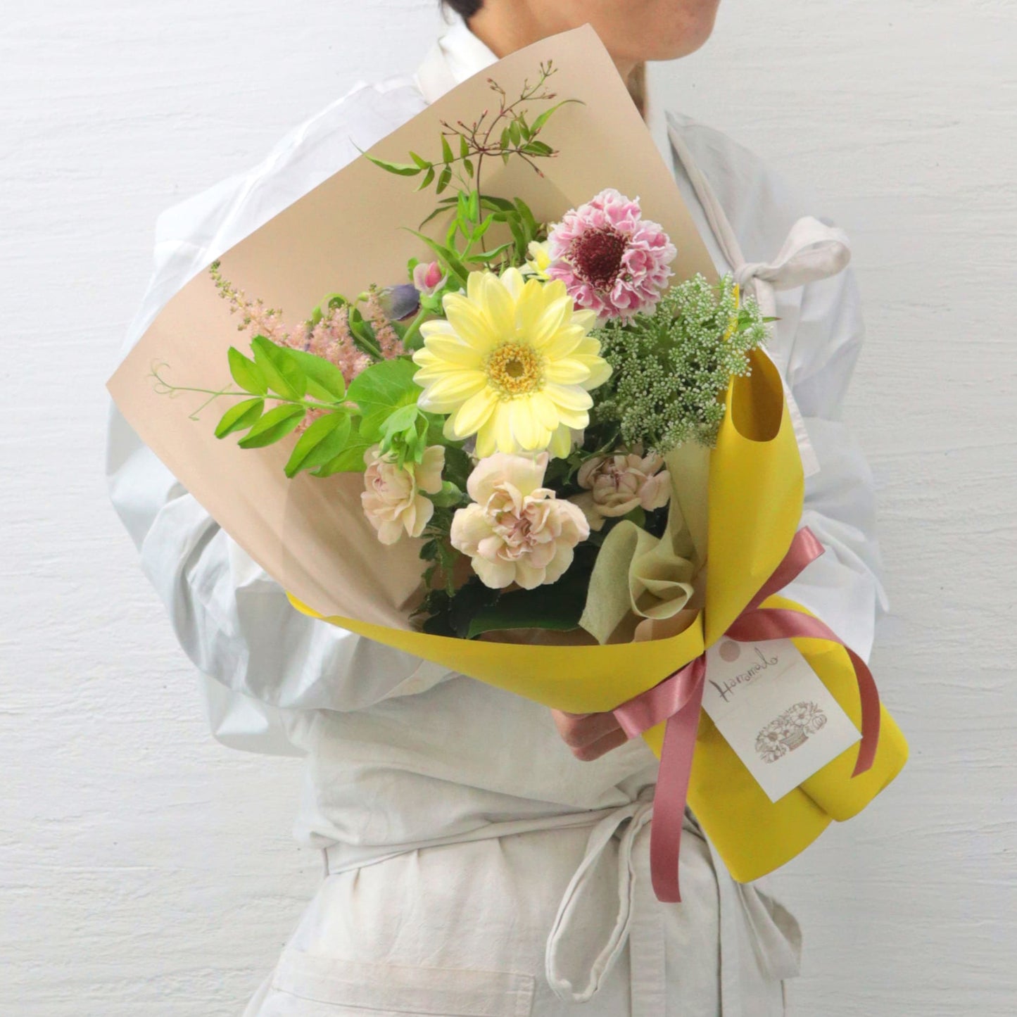 花束 イエローラッピング