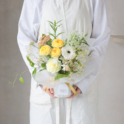レモン色 初夏の立つ花束