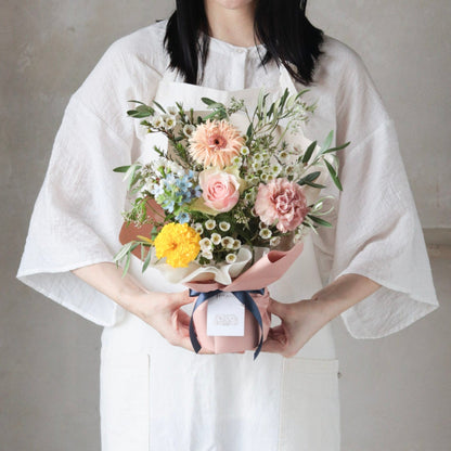 くすみピンク 秋の立つ花束