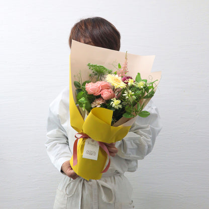 花束 イエローラッピング