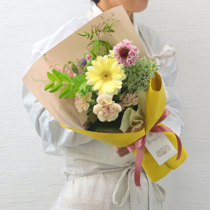 花束 イエローラッピング